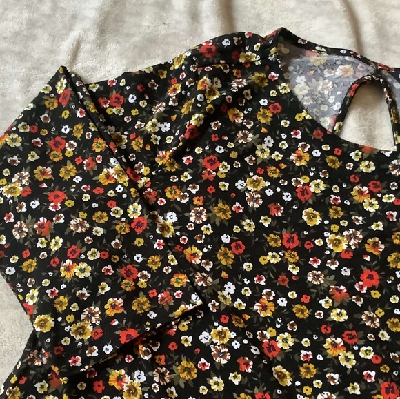 XL dress black flower patern fall outfit - Picture 4 of 6